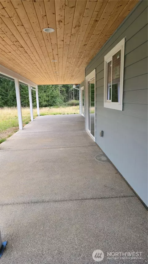 Exterior - 400 E Mclane Cove Dr, Grapeview, WA 98546 photo 3 of 12