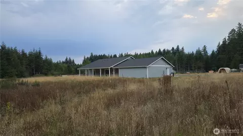 Exterior - 400 E Mclane Cove Dr, Grapeview, WA 98546 photo 8 of 12