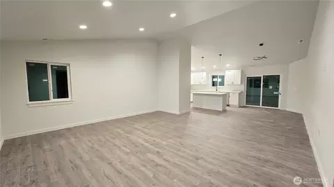 Living - 400 E Mclane Cove Dr, Grapeview, WA 98546 photo 2 of 3