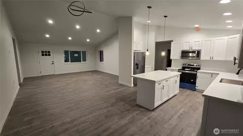 Living - 400 E Mclane Cove Dr, Grapeview, WA 98546 photo 1 of 3
