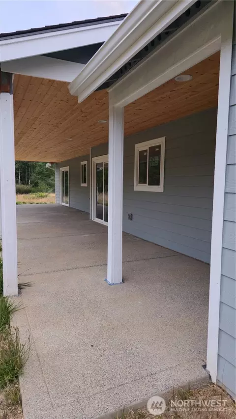 Exterior - 400 E Mclane Cove Dr, Grapeview, WA 98546 photo 10 of 12