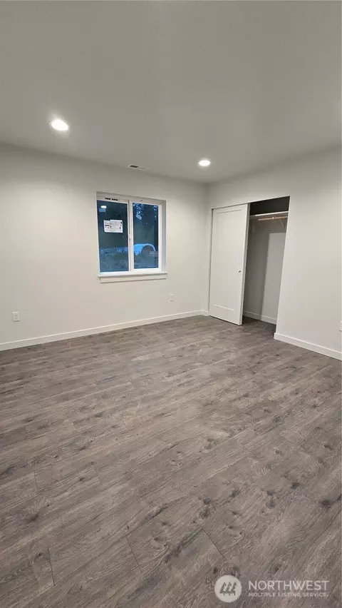 Bedroom - 400 E Mclane Cove Dr, Grapeview, WA 98546 photo 2 of 2