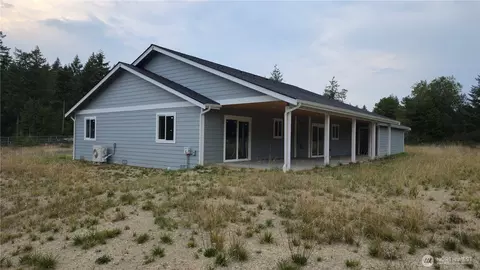 Exterior - 400 E Mclane Cove Dr, Grapeview, WA 98546 photo 9 of 12