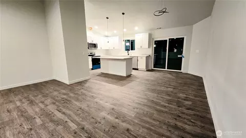Living - 400 E Mclane Cove Dr, Grapeview, WA 98546 photo 3 of 3