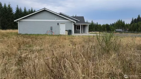 Exterior - 400 E Mclane Cove Dr, Grapeview, WA 98546 photo 6 of 12