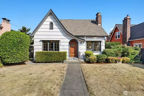 2408 E Roanoke St, Seattle, WA 98112