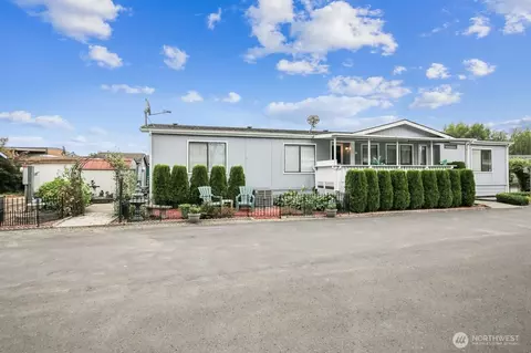 1965 W Side Hwy #118, Kelso, WA 98626