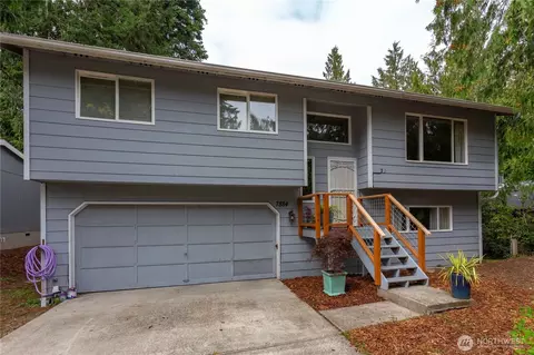 7884 Guemes Ave, Clinton, WA 98236