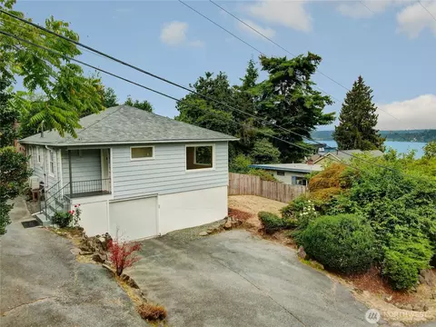 3810 NE 155th St, Lake Forest Park, WA 98155