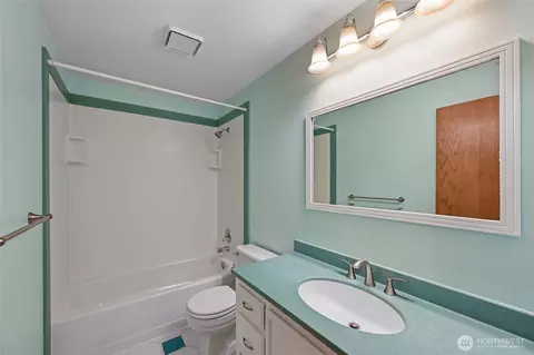 Bath - 24225 15 Pl SE, Bothell, WA 98021 photo 3 of 3