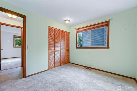 Bedroom - 24225 15 Pl SE, Bothell, WA 98021 photo 6 of 7