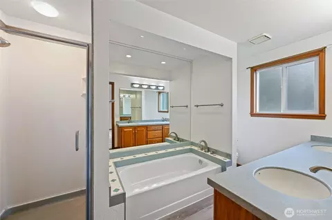 Bath - 24225 15 Pl SE, Bothell, WA 98021 photo 1 of 3