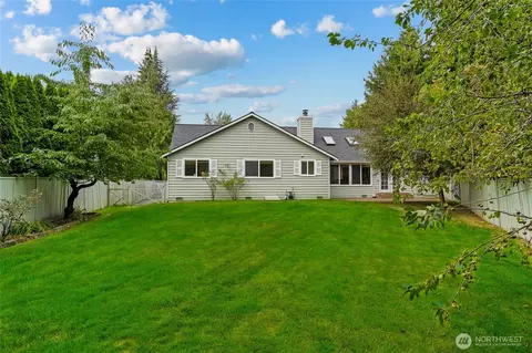 Exterior - 24225 15 Pl SE, Bothell, WA 98021 photo 6 of 8
