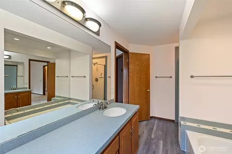 Bath - 24225 15 Pl SE, Bothell, WA 98021 photo 2 of 3