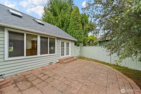 Exterior - 24225 15 Pl SE, Bothell, WA 98021 photo 4 of 8