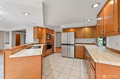 Kitchen - 24225 15 Pl SE, Bothell, WA 98021 photo 2 of 2