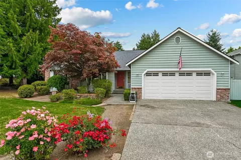Exterior - 24225 15 Pl SE, Bothell, WA 98021 photo 2 of 8