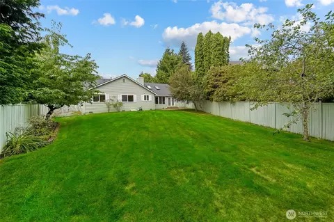 Exterior - 24225 15 Pl SE, Bothell, WA 98021 photo 7 of 8