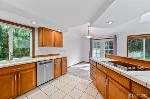 Kitchen - 24225 15 Pl SE, Bothell, WA 98021 photo 1 of 2
