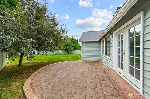 Exterior - 24225 15 Pl SE, Bothell, WA 98021 photo 5 of 8