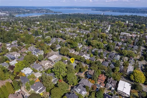 View/Area - 803 15th Ave E, Seattle, WA 98112 photo 3 of 4