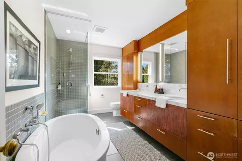 Bath - 803 15th Ave E, Seattle, WA 98112 photo 1 of 2