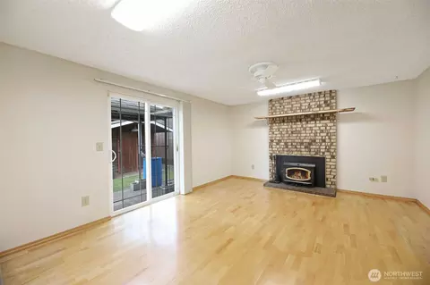 Living - 7206 6th Ave W, Everett, WA 98203 photo 4 of 4