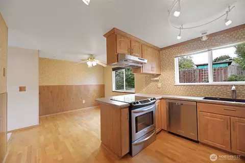 Kitchen - 7206 6th Ave W, Everett, WA 98203 photo 4 of 4