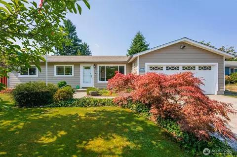 Exterior - 7206 6th Ave W, Everett, WA 98203 photo 2 of 11