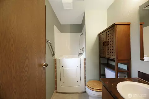 Bath - 7206 6th Ave W, Everett, WA 98203 photo 1 of 2