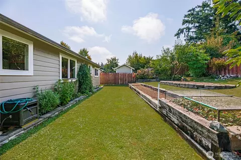 Exterior - 7206 6th Ave W, Everett, WA 98203 photo 8 of 11