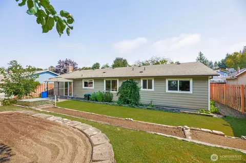 Exterior - 7206 6th Ave W, Everett, WA 98203 photo 9 of 11