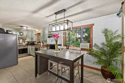 Dining - 11719 35th Ave SE, Everett, WA 98208 photo 1 of 4