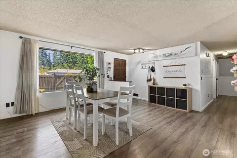 Dining - 11719 35th Ave SE, Everett, WA 98208 photo 2 of 4
