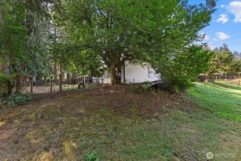Exterior - 11719 35th Ave SE, Everett, WA 98208 photo 8 of 10
