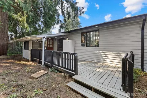 Exterior - 11719 35th Ave SE, Everett, WA 98208 photo 4 of 10