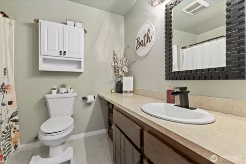 Bath - 11719 35th Ave SE, Everett, WA 98208 photo 2 of 2