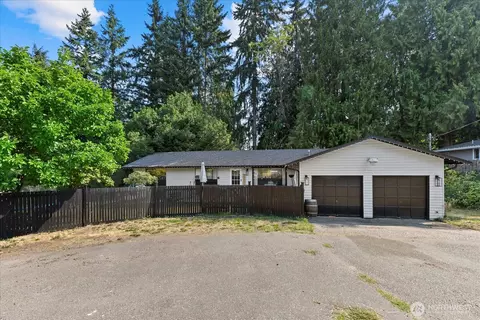 Exterior - 11719 35th Ave SE, Everett, WA 98208 photo 2 of 10