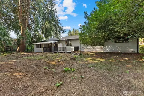 Exterior - 11719 35th Ave SE, Everett, WA 98208 photo 7 of 10