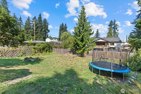 Exterior - 11719 35th Ave SE, Everett, WA 98208 photo 9 of 10