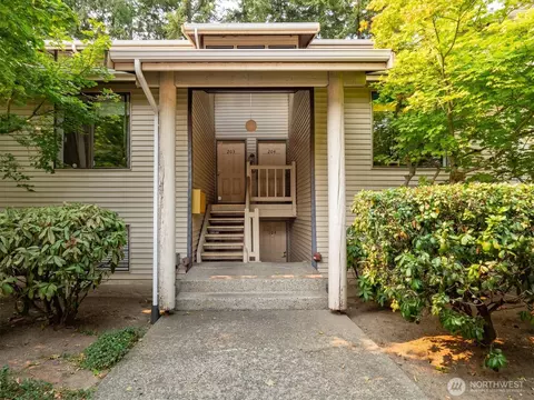 12221 100th Ave NE #103, Kirkland, WA 98034