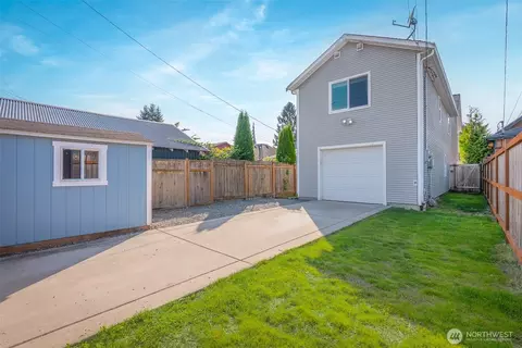 2521 Chestnut St, Everett, WA 98201 photo 2