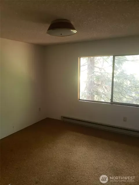 Bedroom - 2962 Laurel Rd, Longview, WA 98632 photo 2 of 3