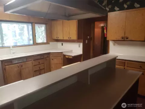 Kitchen - 2962 Laurel Rd, Longview, WA 98632 photo 3 of 4