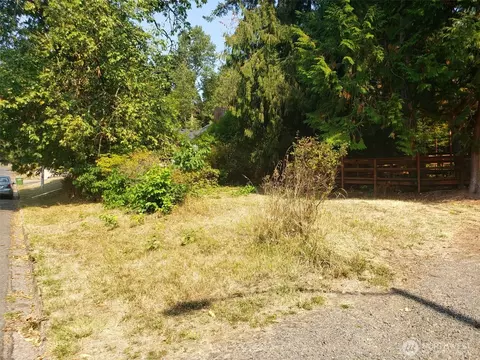Exterior - 2962 Laurel Rd, Longview, WA 98632 photo 3 of 9
