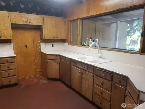Kitchen - 2962 Laurel Rd, Longview, WA 98632 photo 1 of 4