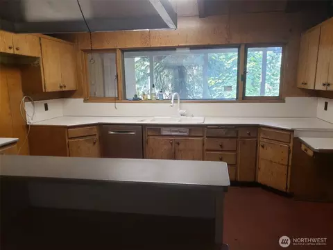 Kitchen - 2962 Laurel Rd, Longview, WA 98632 photo 2 of 4