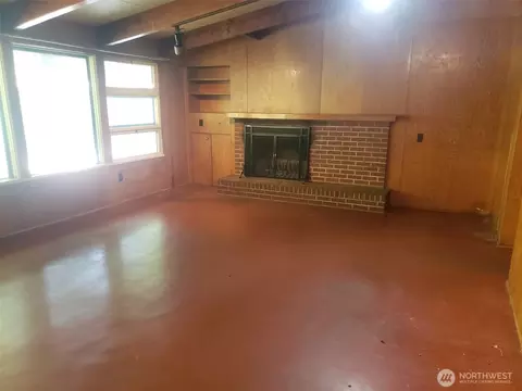 Living - 2962 Laurel Rd, Longview, WA 98632 photo 1 of 1