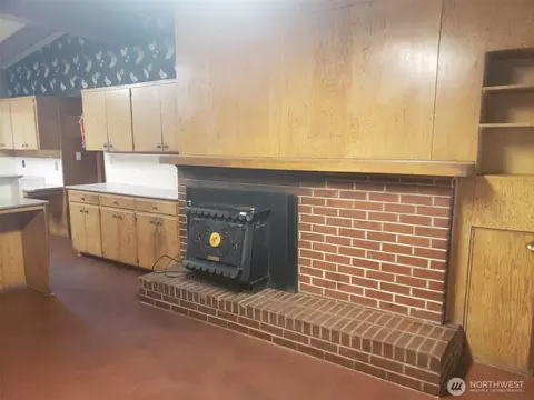 Kitchen - 2962 Laurel Rd, Longview, WA 98632 photo 4 of 4