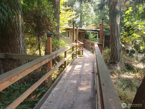Exterior - 2962 Laurel Rd, Longview, WA 98632 photo 2 of 9